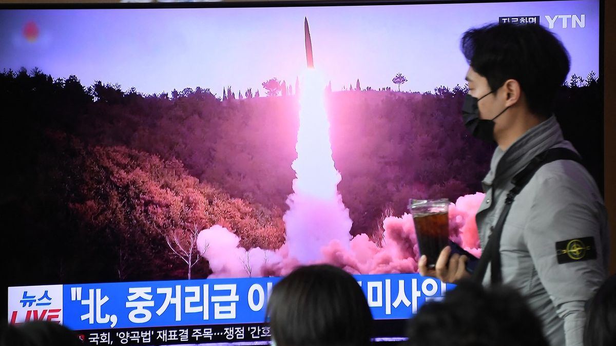 KLDR odpálila další balistickou raketu. Japonsko doporučilo občanům se ukrýt